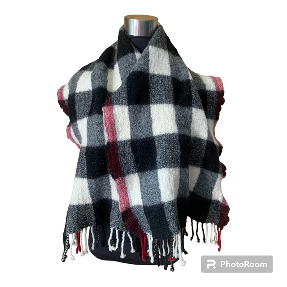 TNA 100% Wool Scarf in Plaid Print - Picture 3 of 14